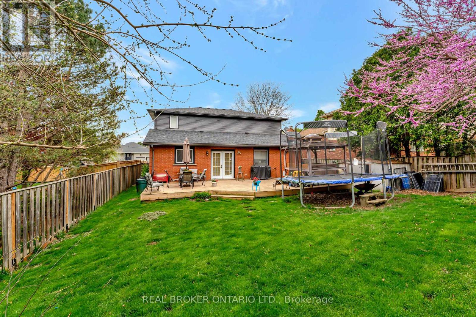 Photo 21 of 52 Beckett Drive, Brantford ON