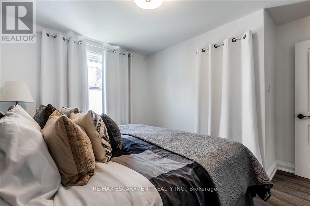 Photo 41 of 75 Mcelroy Road E, Hamilton ON