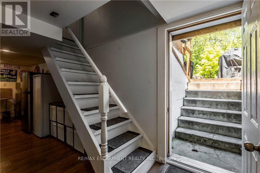 Photo 11 of 75 Mcelroy Road E, Hamilton ON