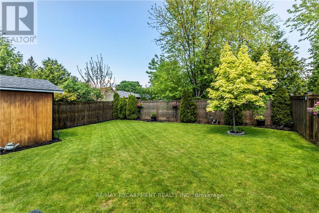 Photo 2 of 75 Mcelroy Road E, Hamilton ON