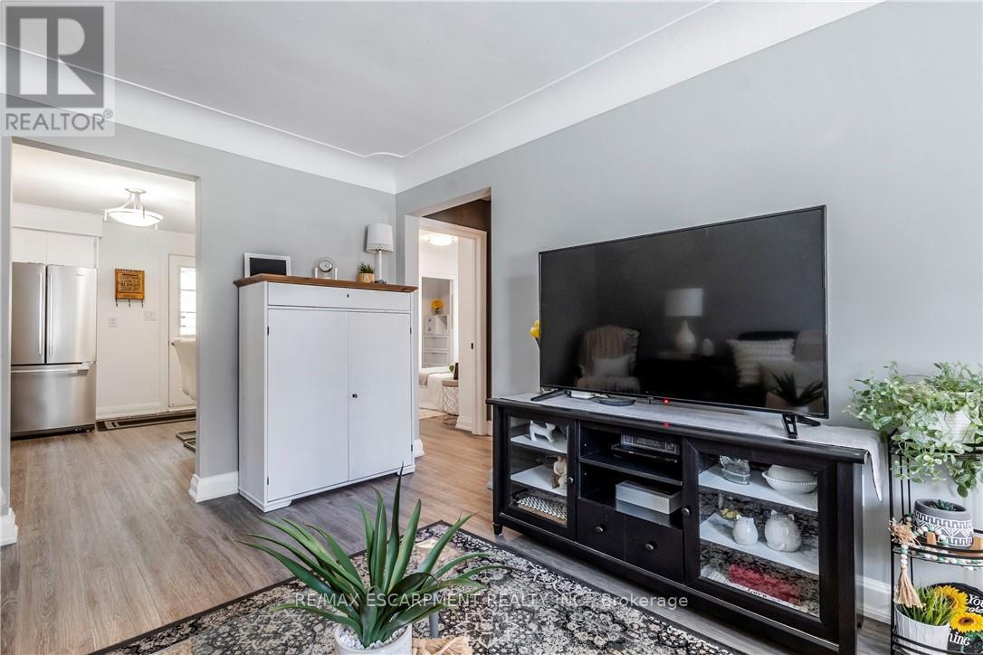 Photo 32 of 75 Mcelroy Road E, Hamilton ON