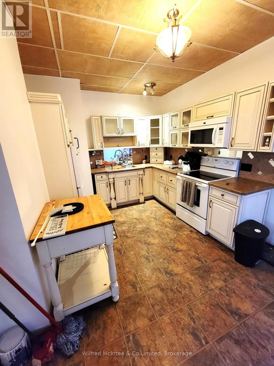 Photo 11 of 215 Garafraxa Street N, West Grey ON