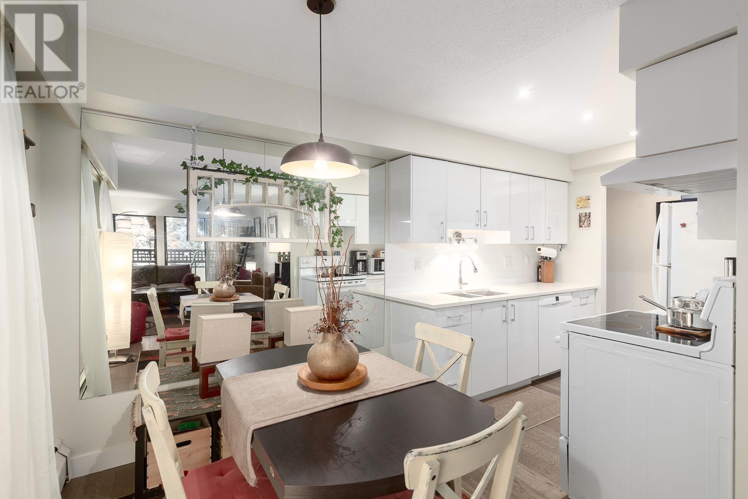 Photo 5 of 218 2320 W 40th Avenue, Vancouver BC