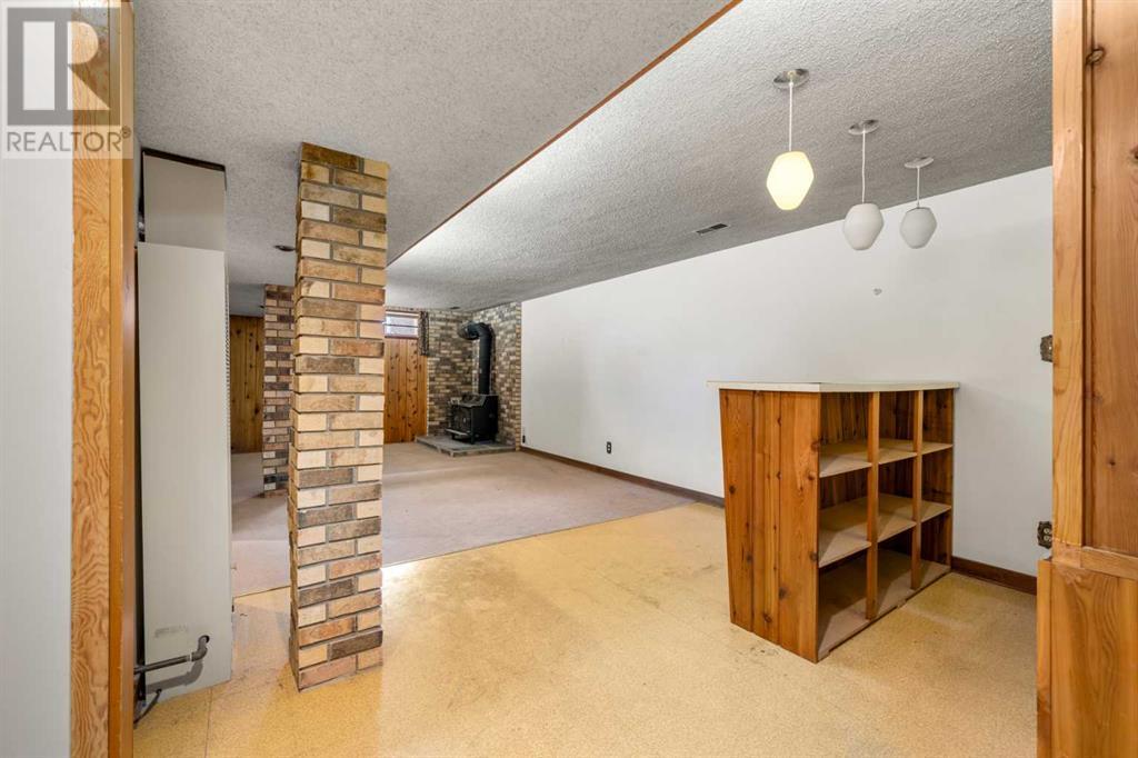 Photo 21 of 43 Canyon Drive Nw, Calgary AB