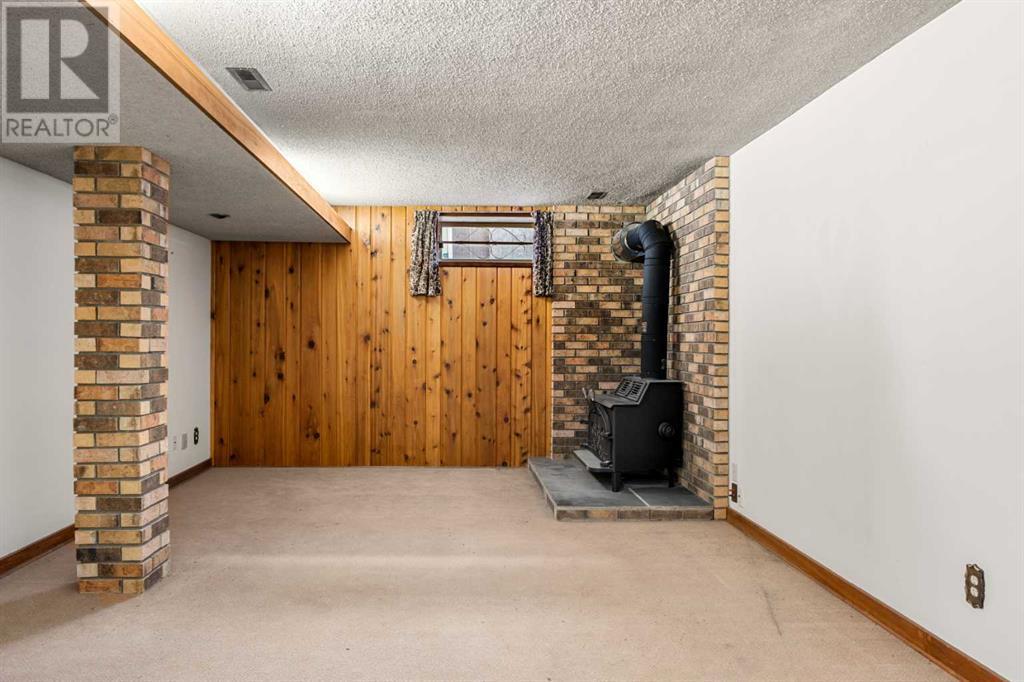 Photo 22 of 43 Canyon Drive Nw, Calgary AB