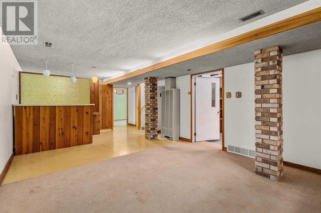 Photo 23 of 43 Canyon Drive Nw, Calgary AB