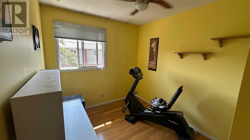 Single Family House for Sale in    Avenue NW Bowness Calgary 