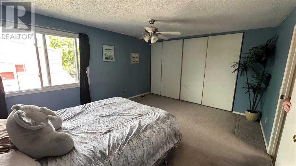 Single Family House for Sale in    Avenue NW Bowness Calgary 