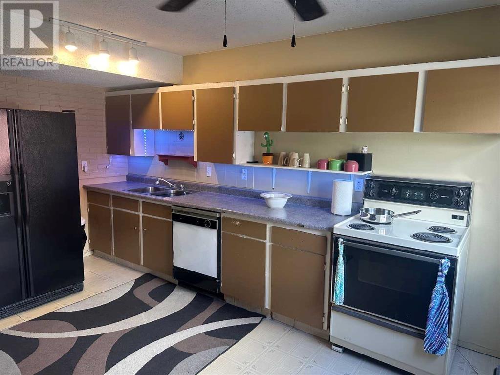 Single Family House for Sale in    Avenue NW Bowness Calgary 