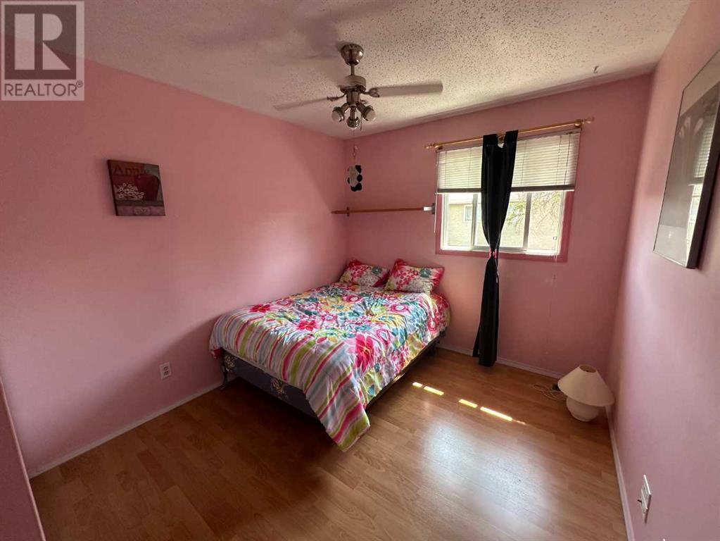 Single Family House for Sale in    Avenue NW Bowness Calgary 