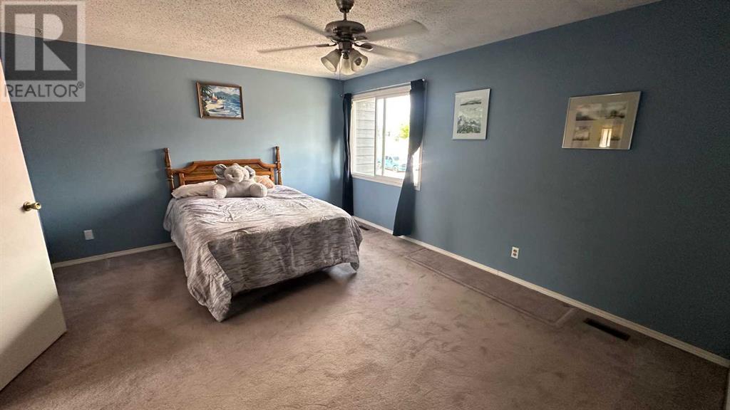 Single Family House for Sale in    Avenue NW Bowness Calgary 
