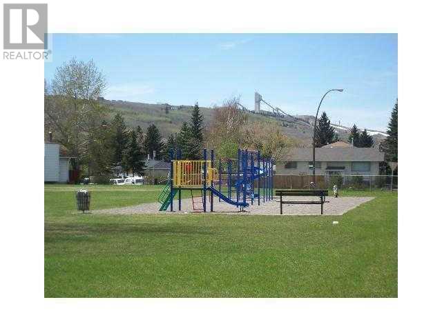 Single Family House for Sale in    Avenue NW Bowness Calgary 