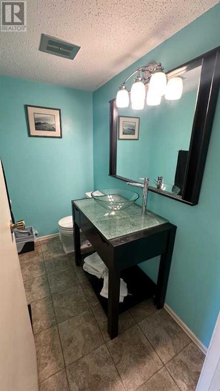 Single Family House for Sale in    Avenue NW Bowness Calgary 