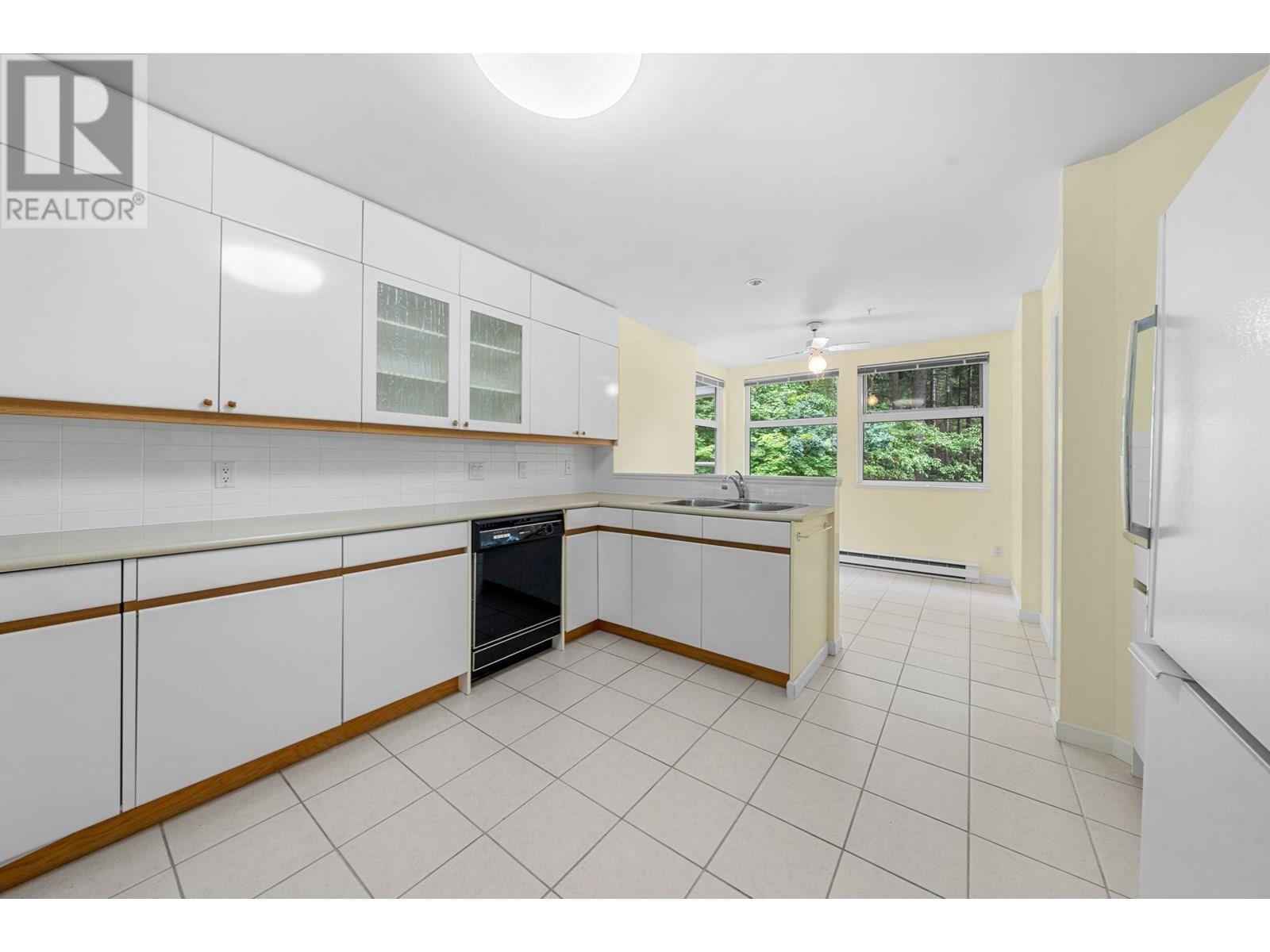 Photo 14 of 13 2425 Edgemont Boulevard, North Vancouver BC