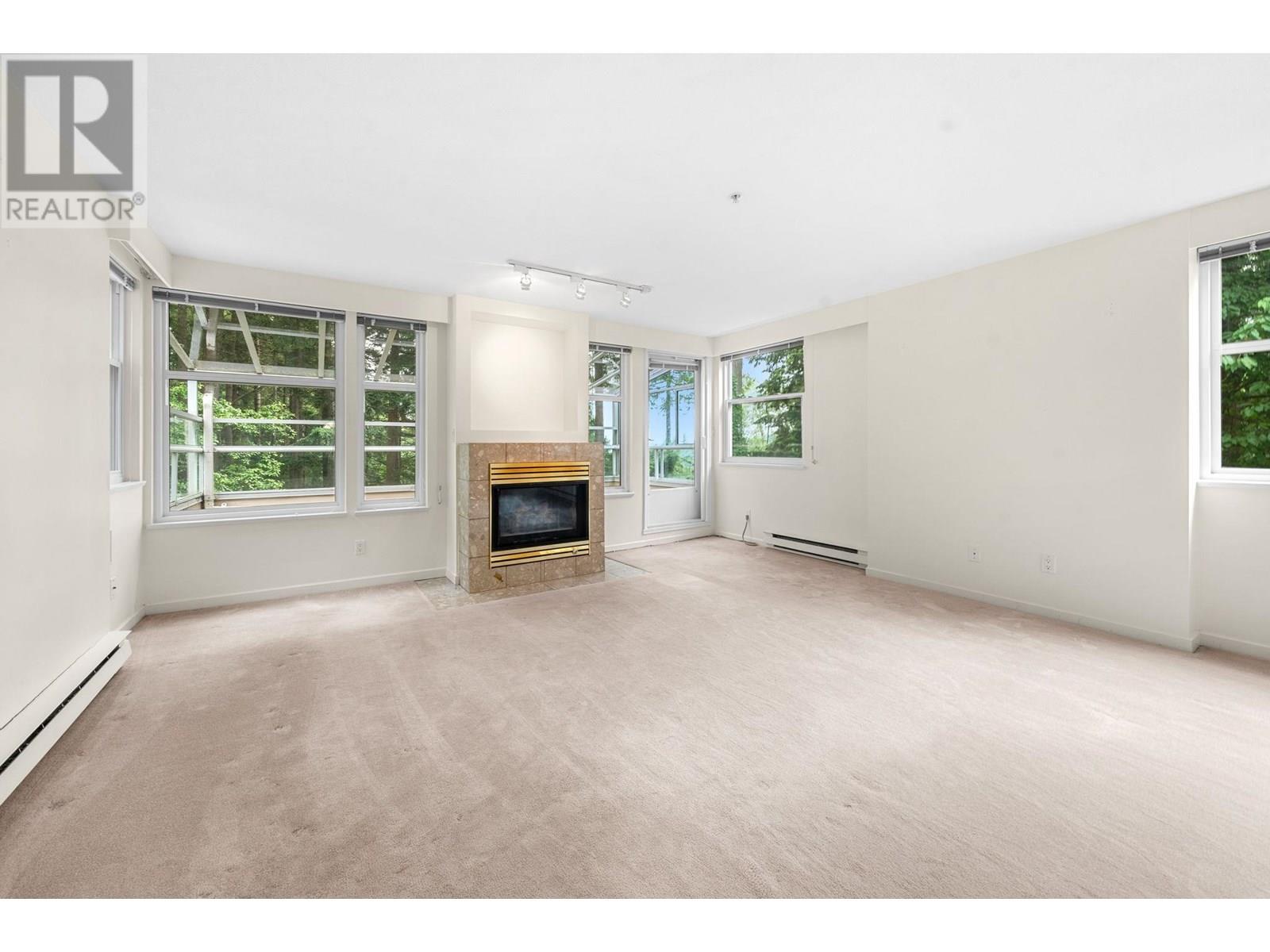 Photo 35 of 13 2425 Edgemont Boulevard, North Vancouver BC