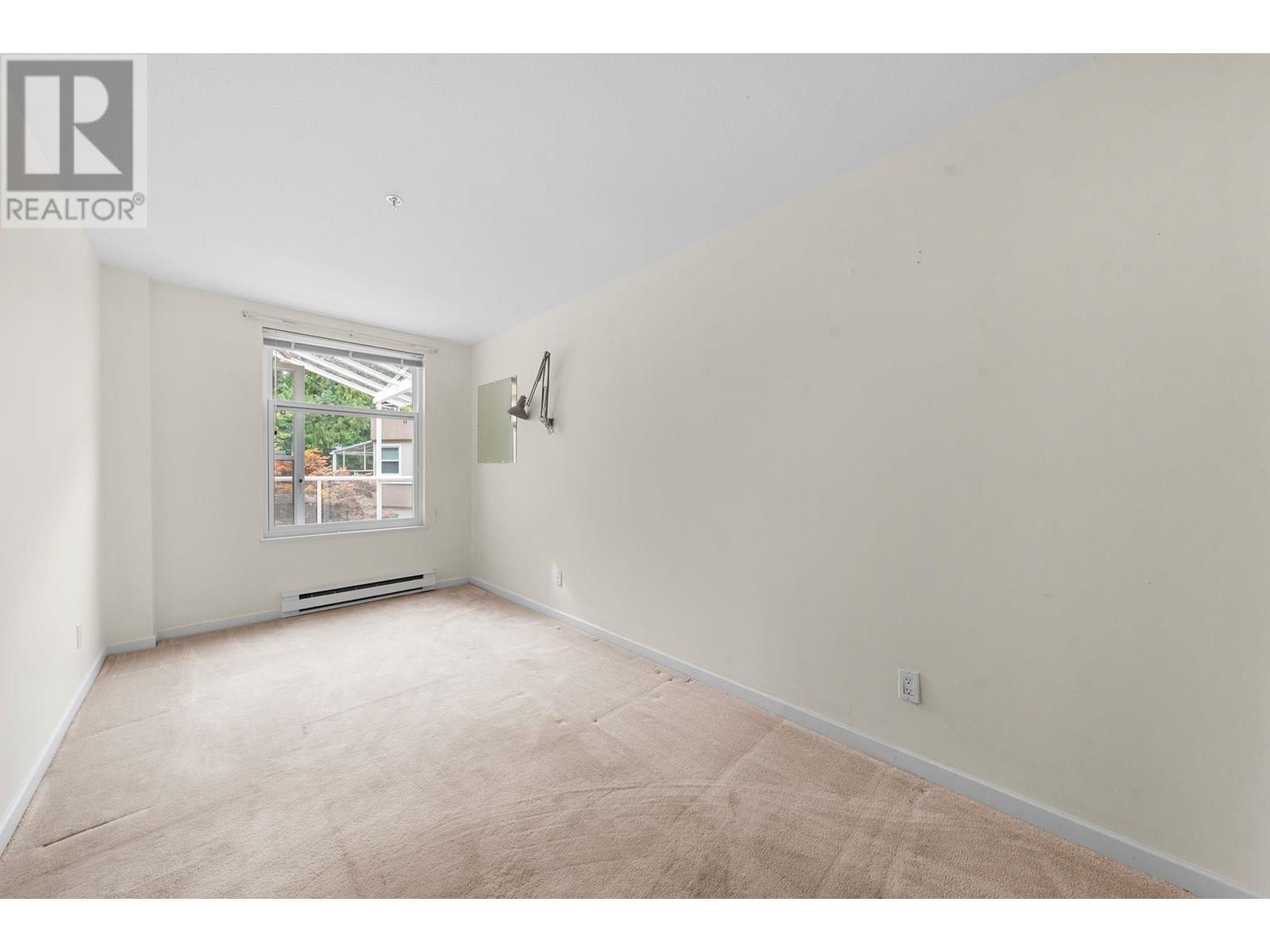 Photo 37 of 13 2425 Edgemont Boulevard, North Vancouver BC