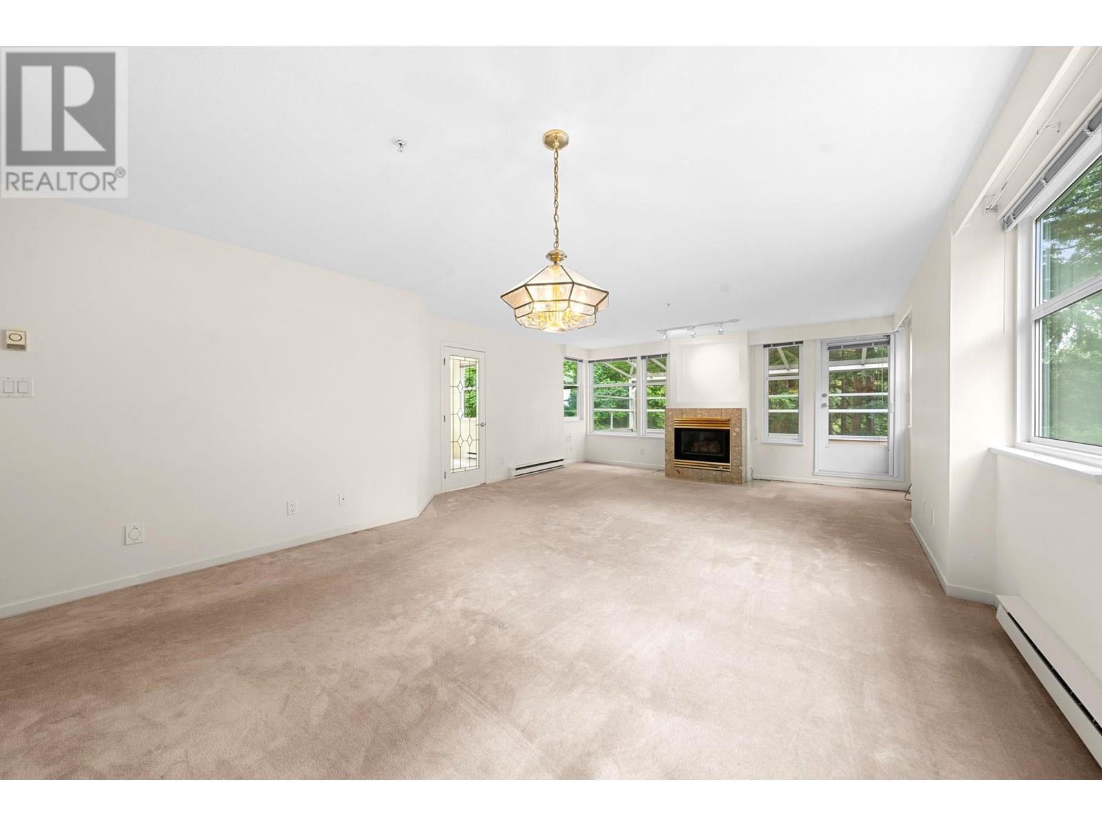 Photo 27 of 13 2425 Edgemont Boulevard, North Vancouver BC