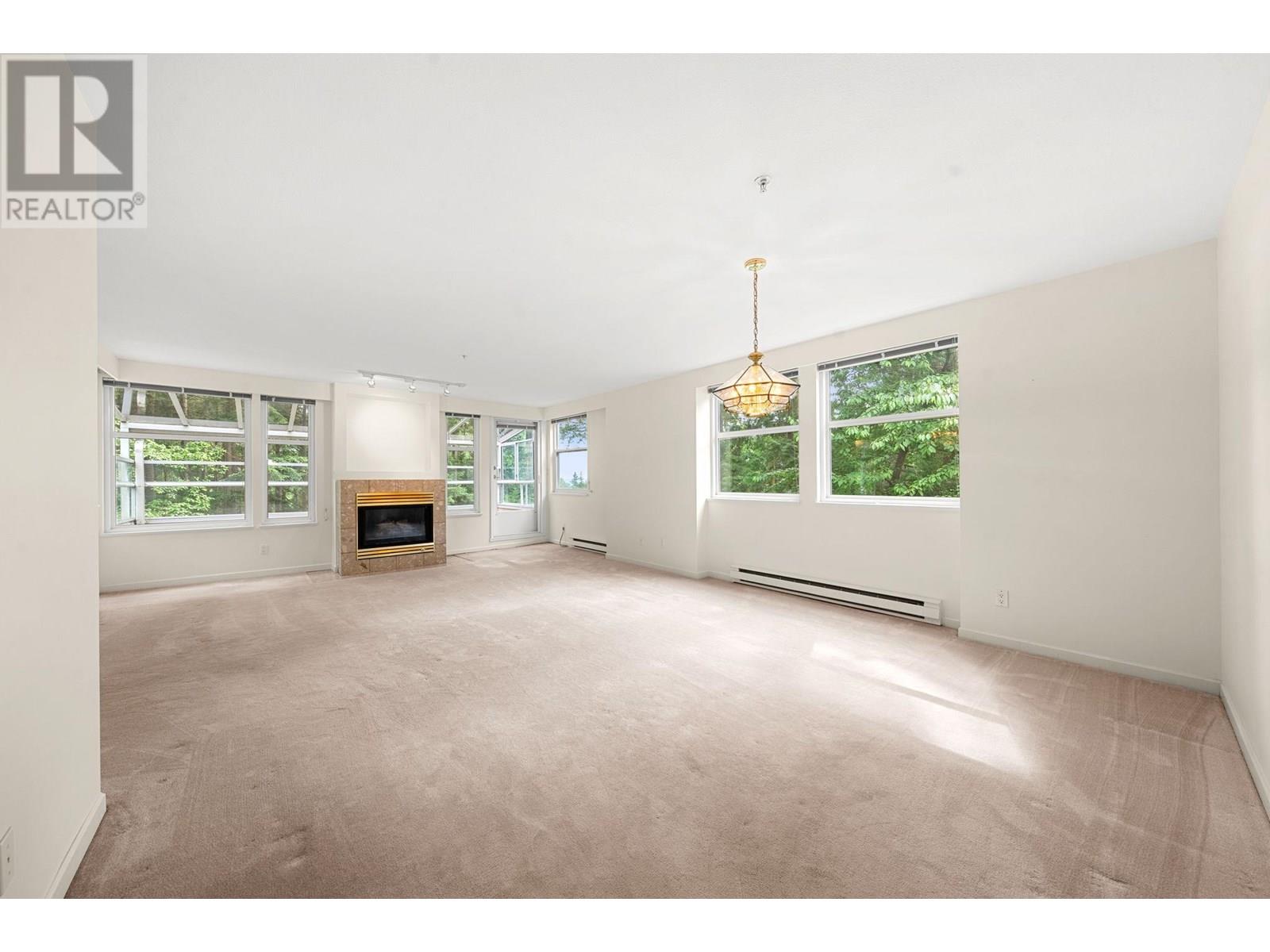 Photo 9 of 13 2425 Edgemont Boulevard, North Vancouver BC