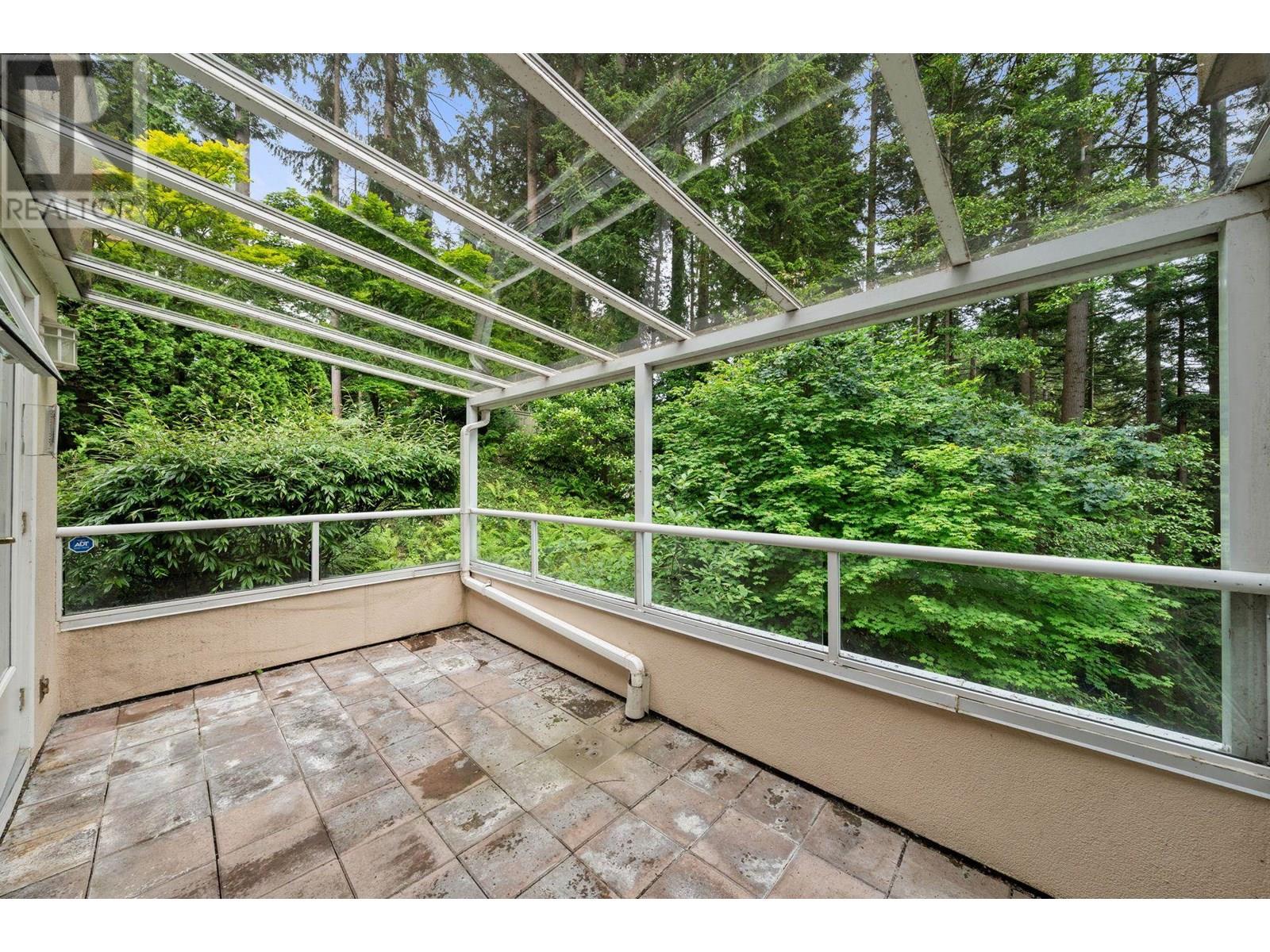 Photo 10 of 13 2425 Edgemont Boulevard, North Vancouver BC