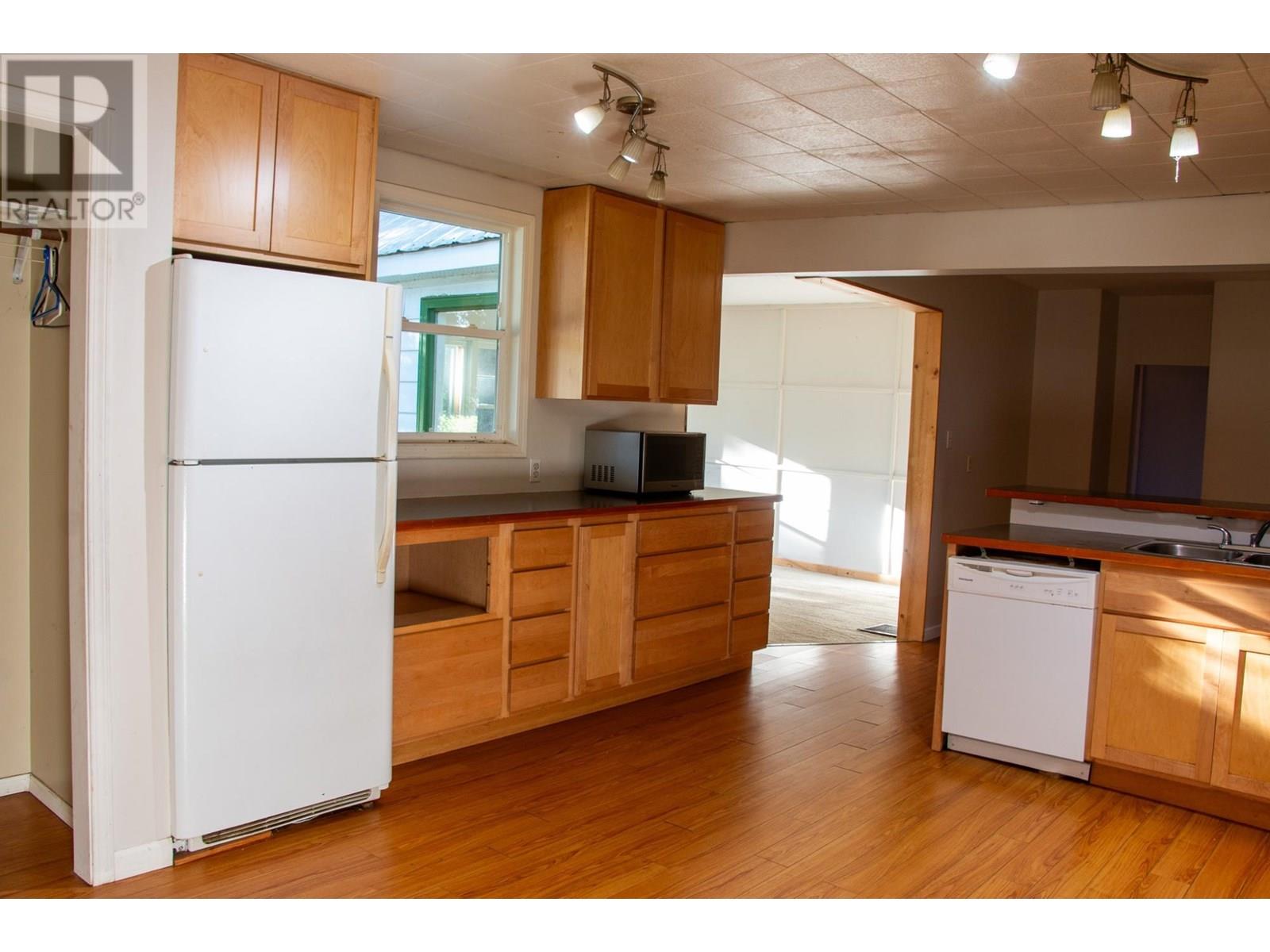 223 Riverside Avenue, Salmo
