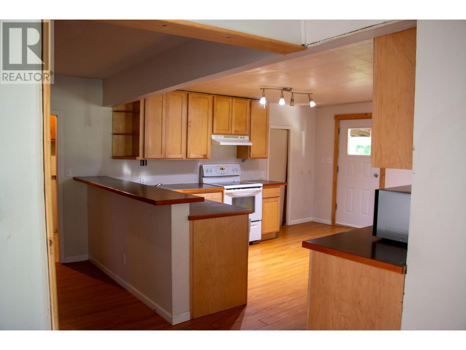223 Riverside Avenue, Salmo