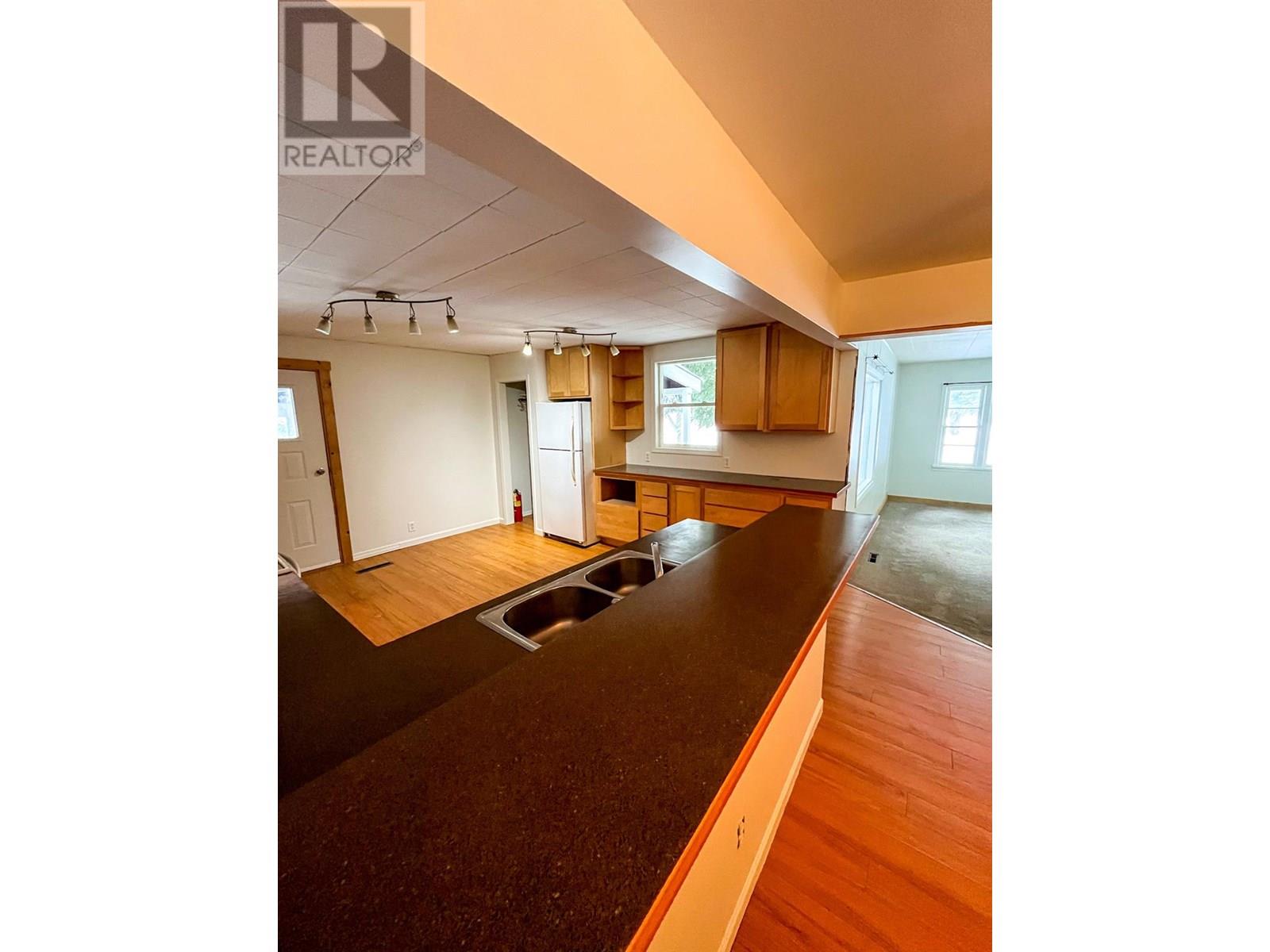 223 Riverside Avenue, Salmo