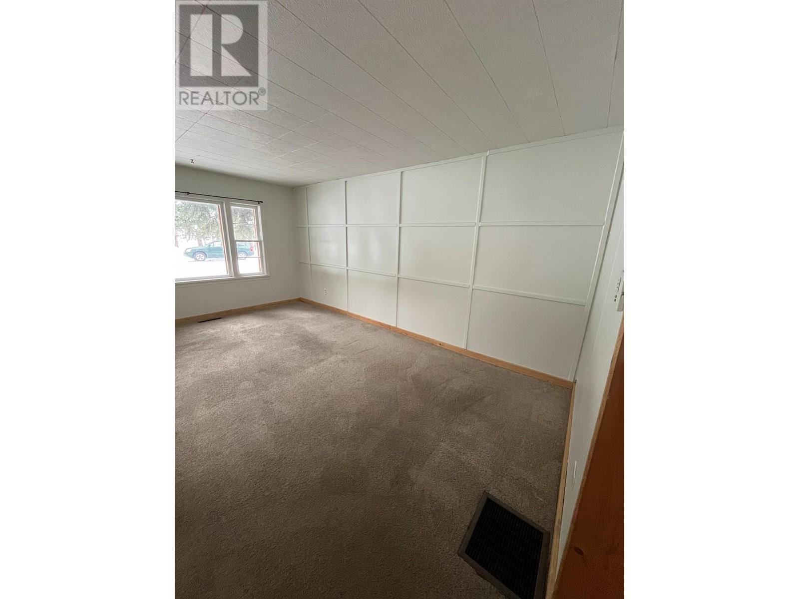 223 Riverside Avenue, Salmo