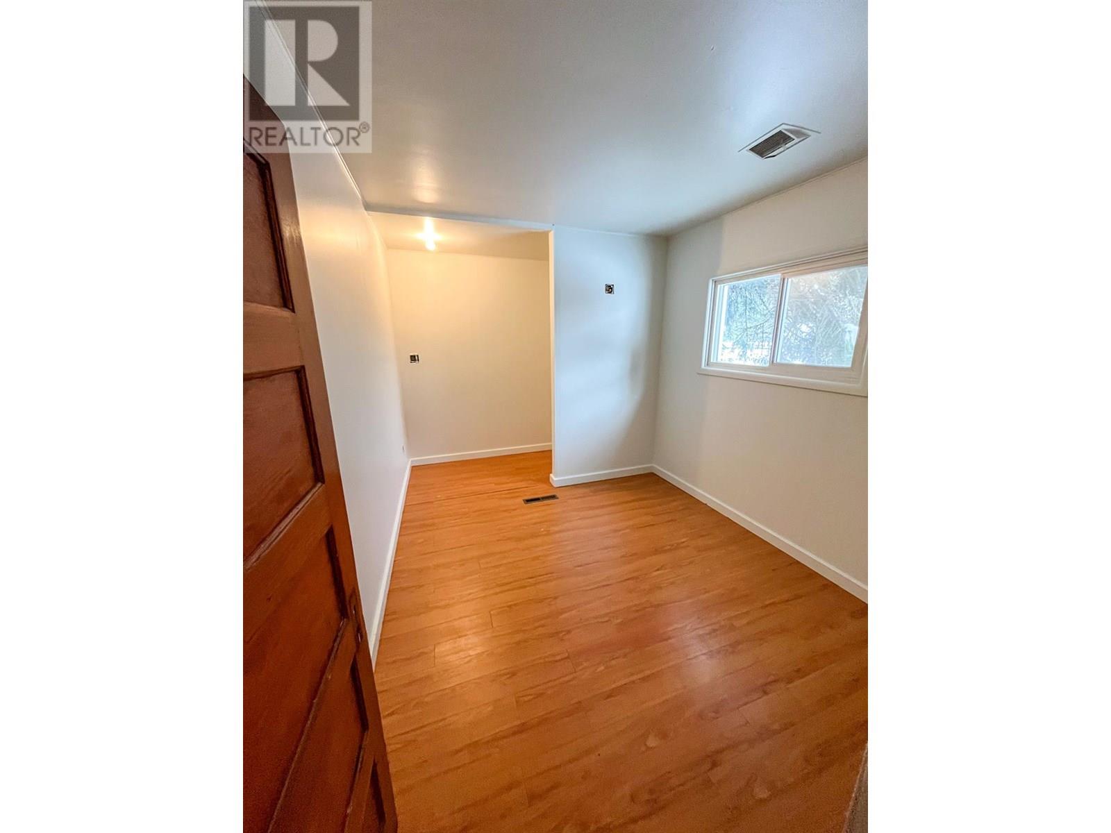 223 Riverside Avenue, Salmo