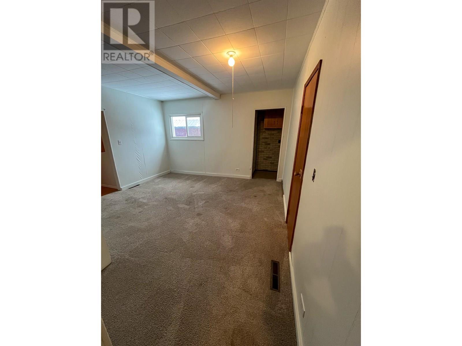 223 Riverside Avenue, Salmo