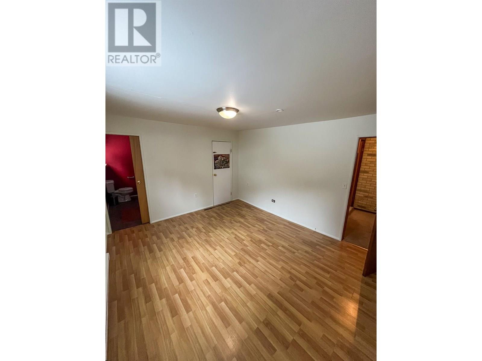 223 Riverside Avenue, Salmo