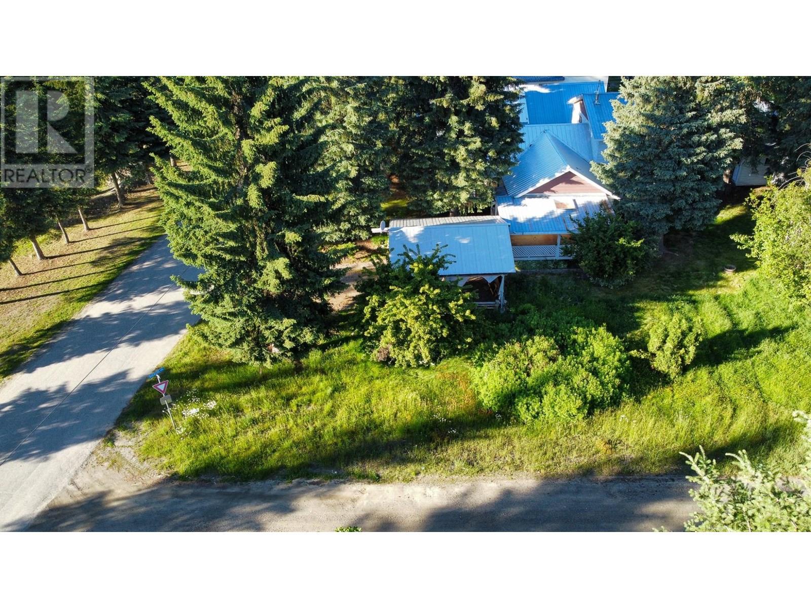 223 Riverside Avenue, Salmo