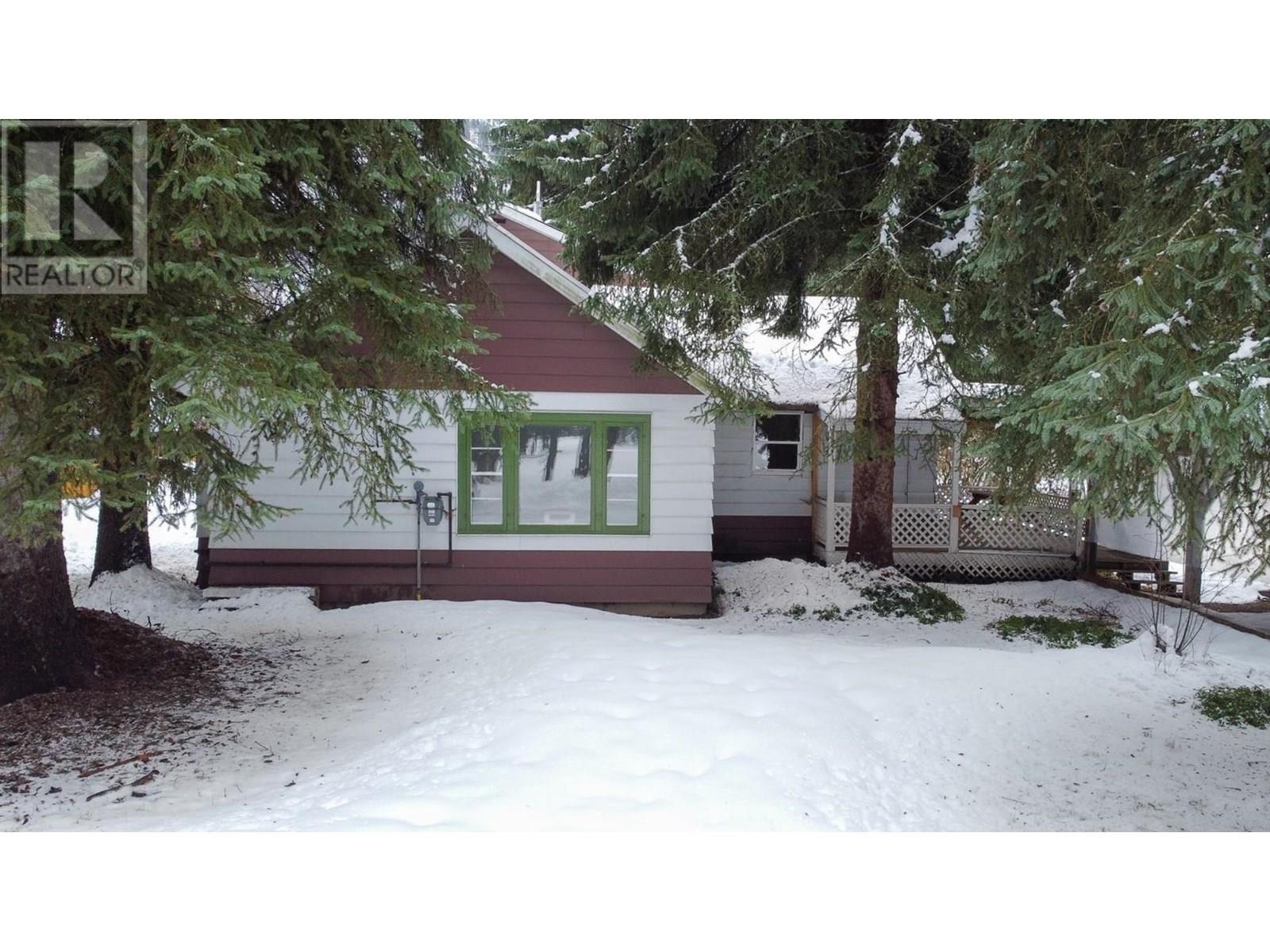 223 Riverside Avenue, Salmo