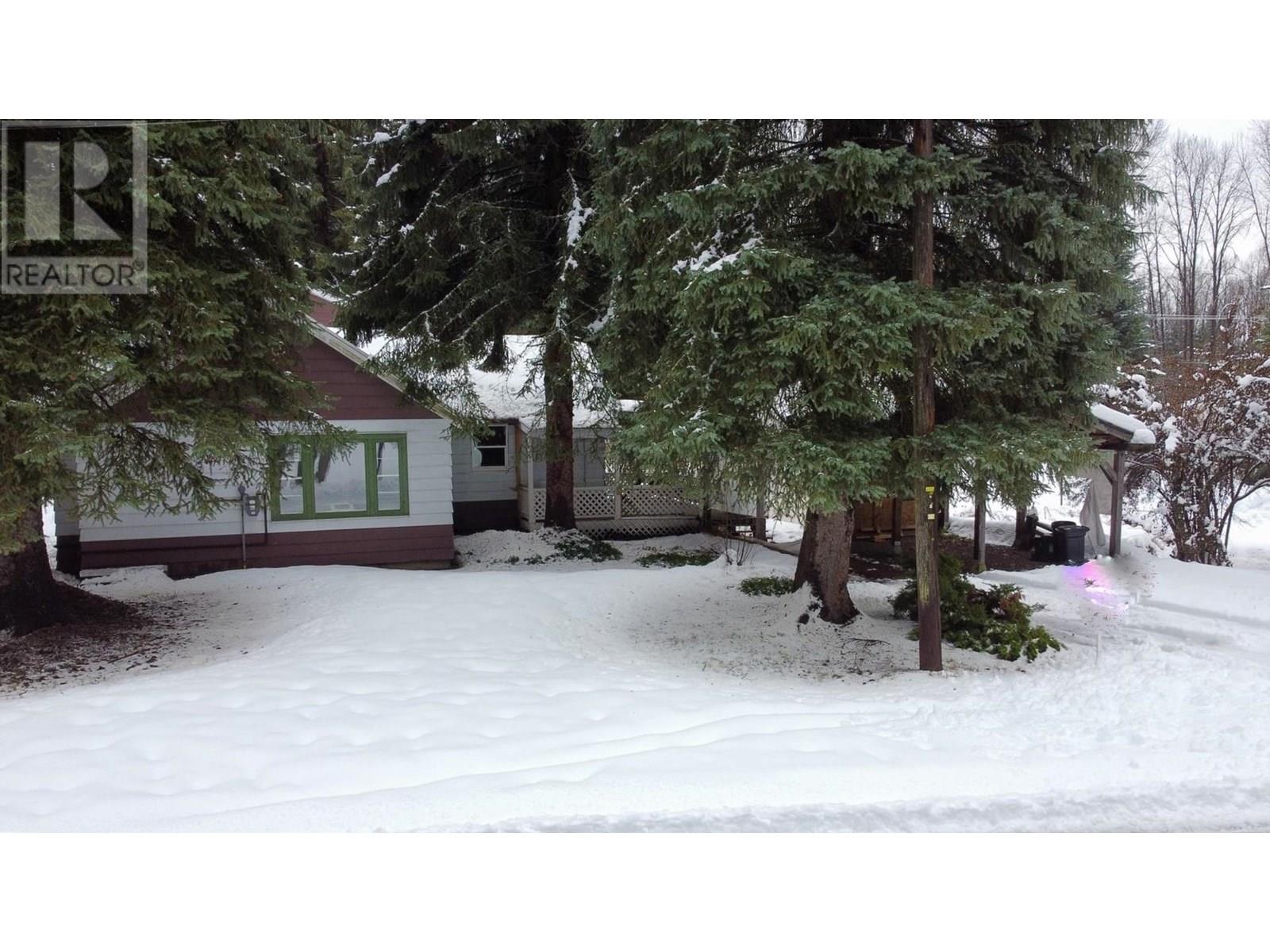 223 Riverside Avenue, Salmo