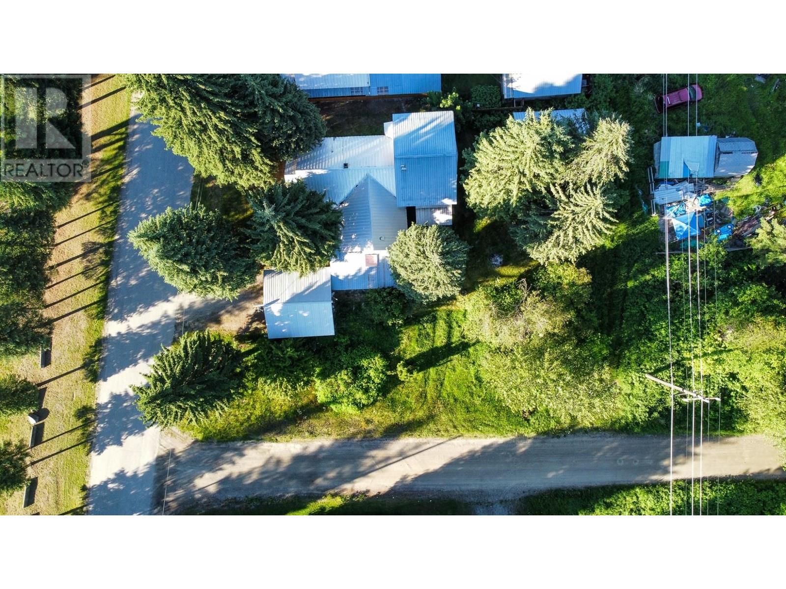 223 Riverside Avenue, Salmo