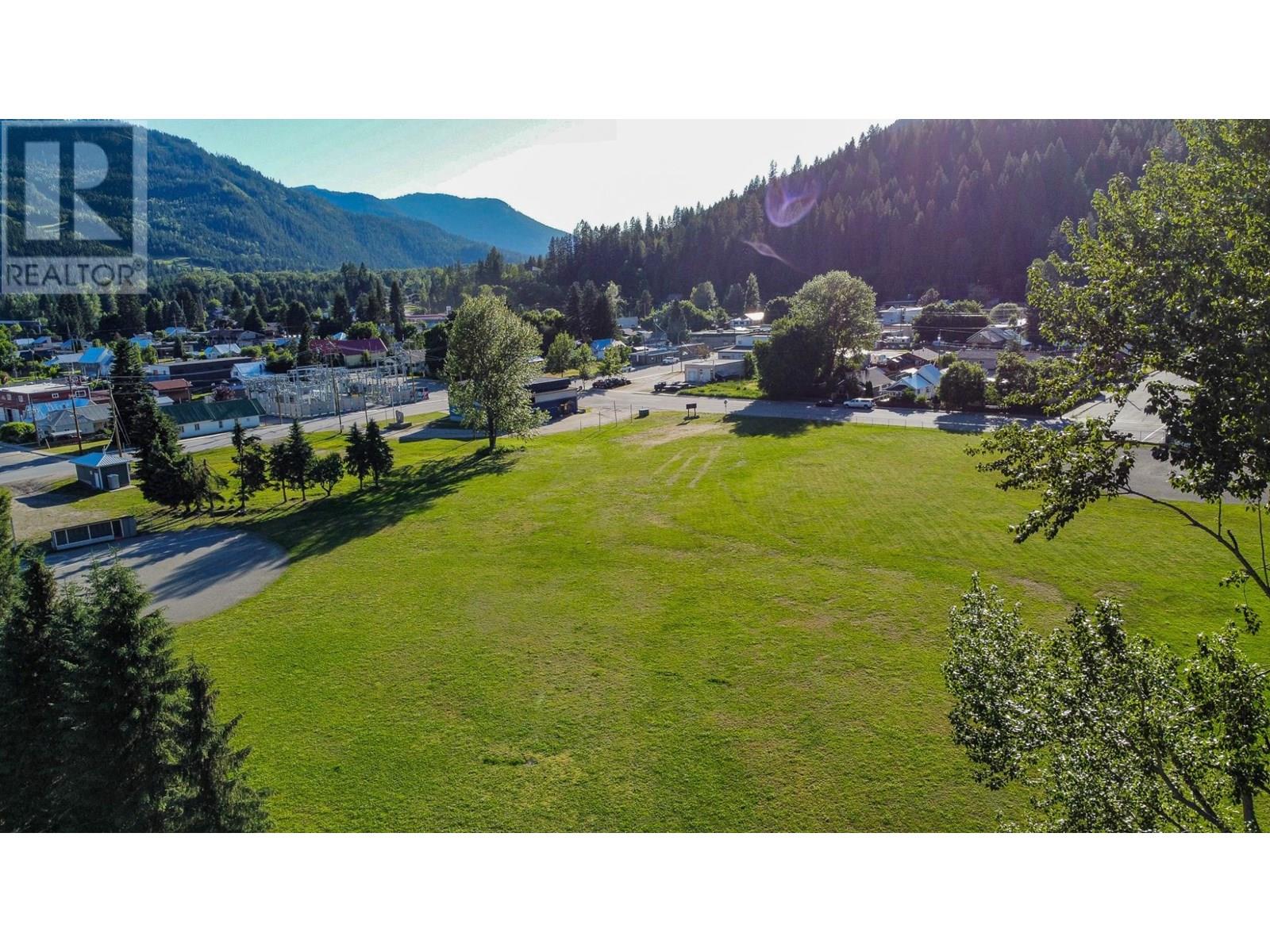 223 Riverside Avenue, Salmo