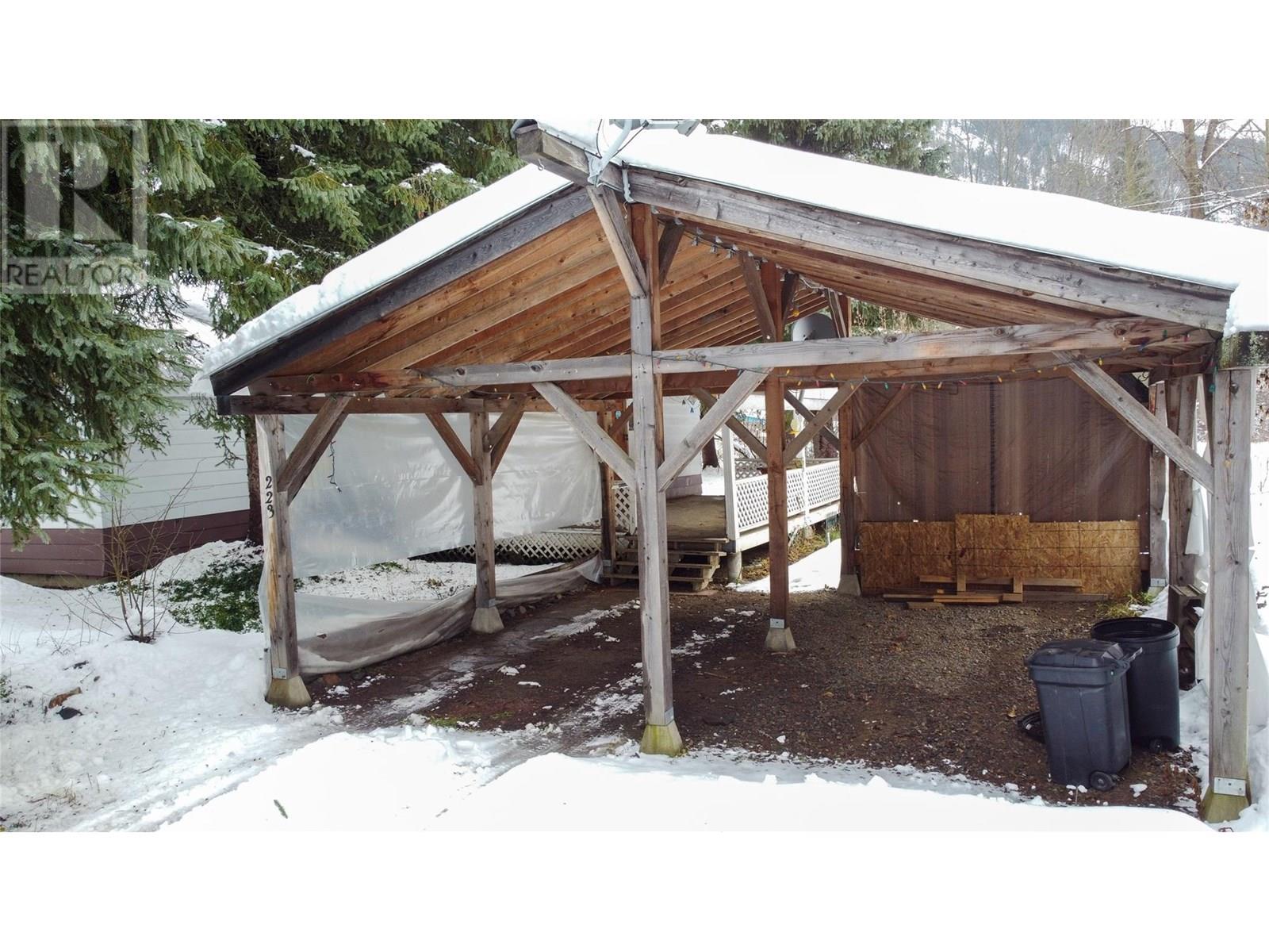 223 Riverside Avenue, Salmo
