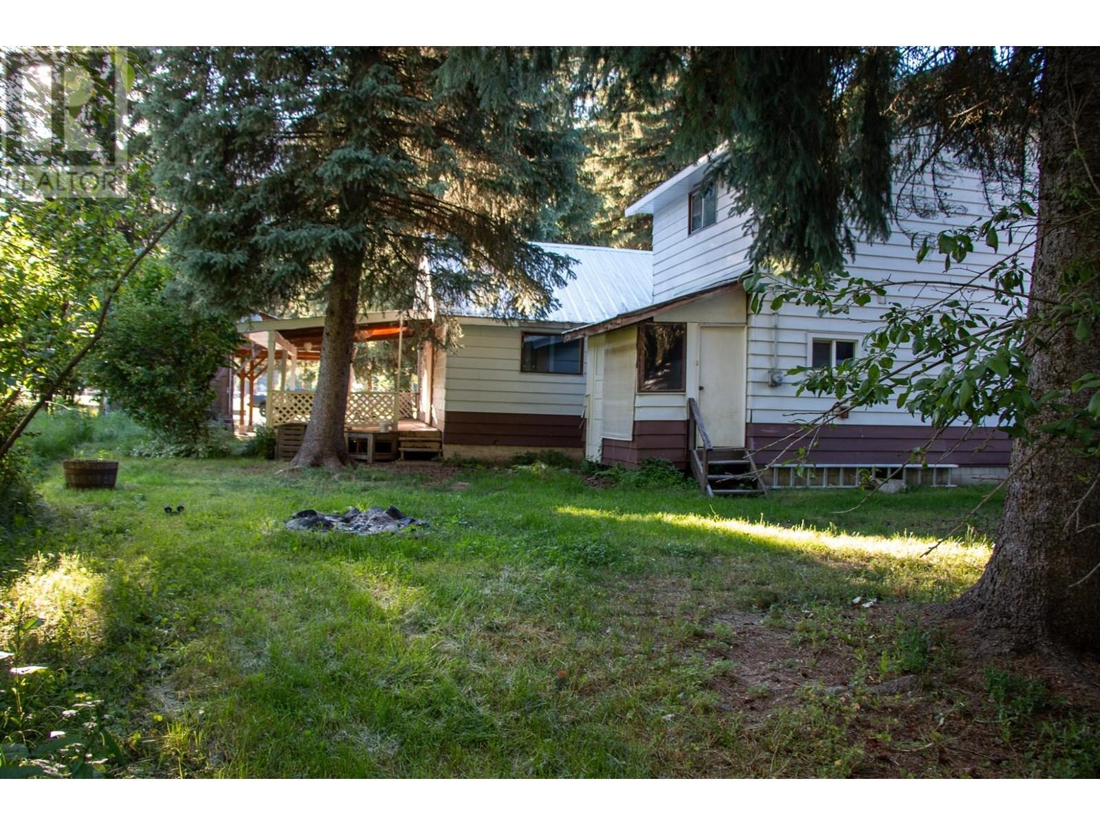 223 Riverside Avenue, Salmo