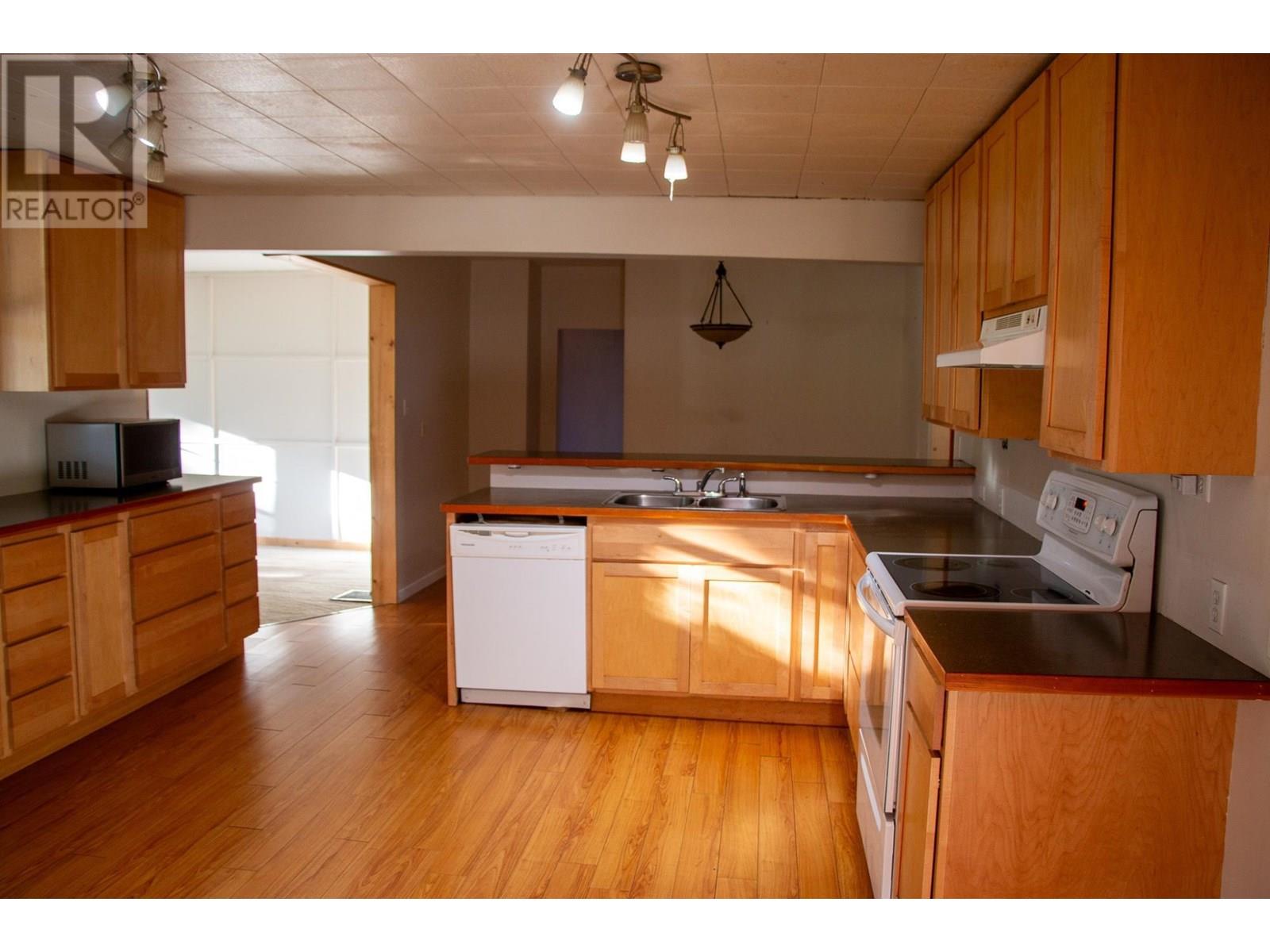 223 Riverside Avenue, Salmo