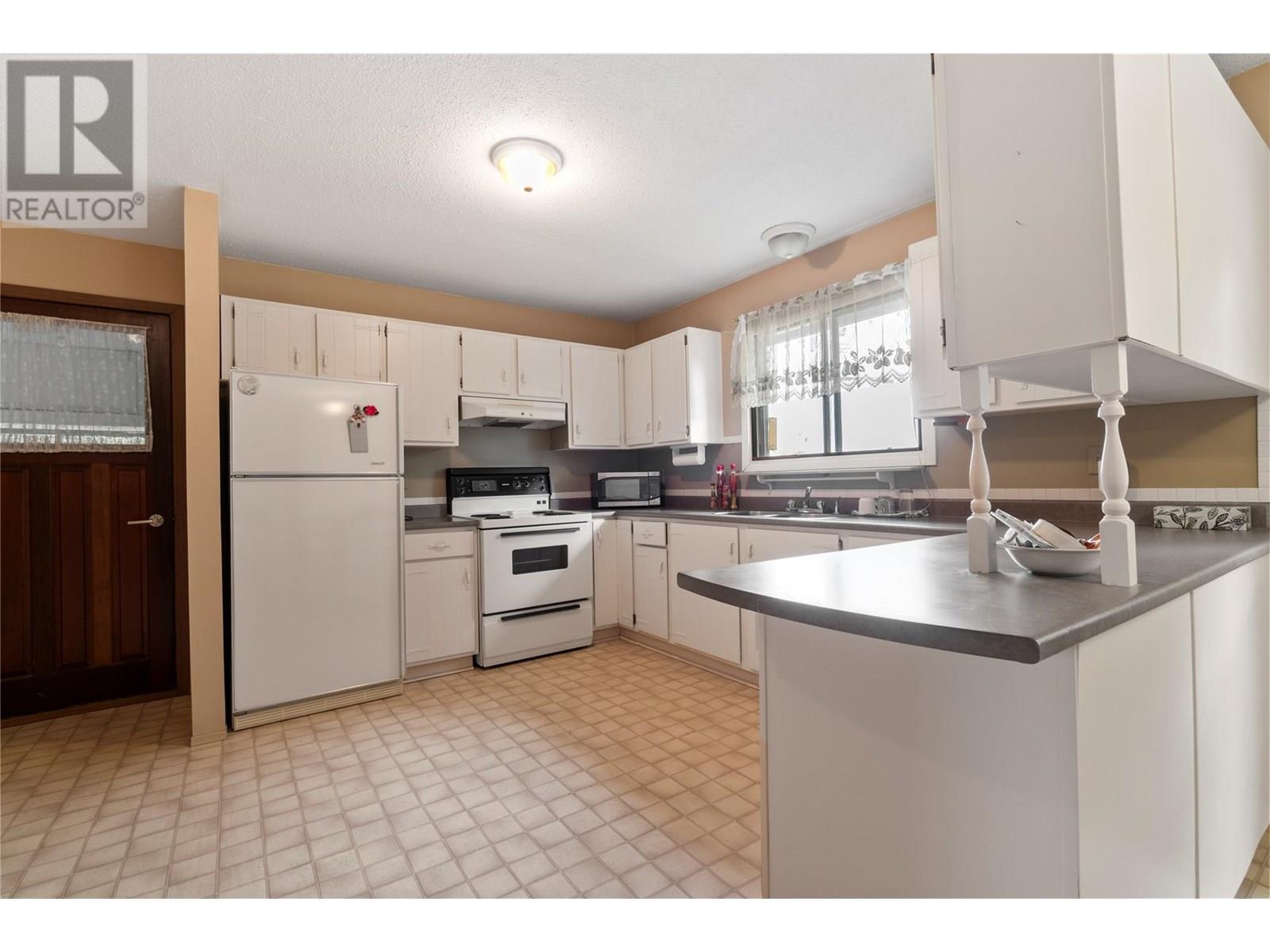 Photo 10 of 2289 Hayden Place, Armstrong BC