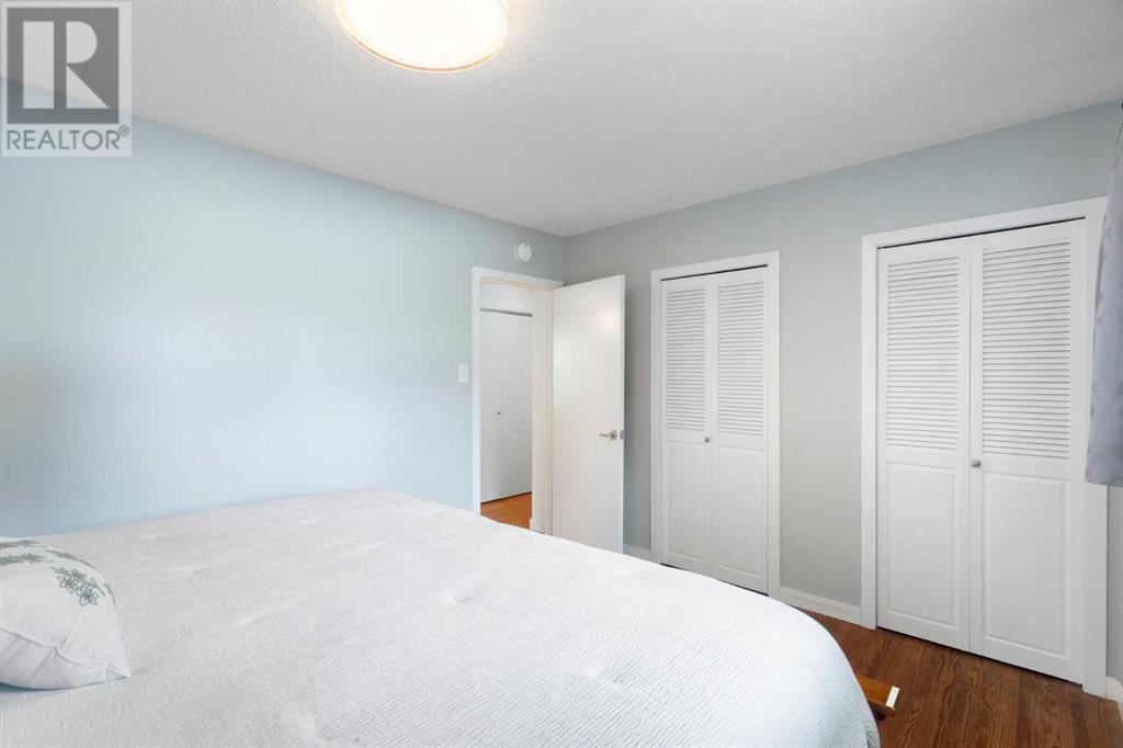 Single Family House Bi-level for Sale in  Bearspaw Drive NW Brentwood Calgary 