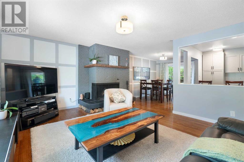 Single Family House Bi-level for Sale in  Bearspaw Drive NW Brentwood Calgary 