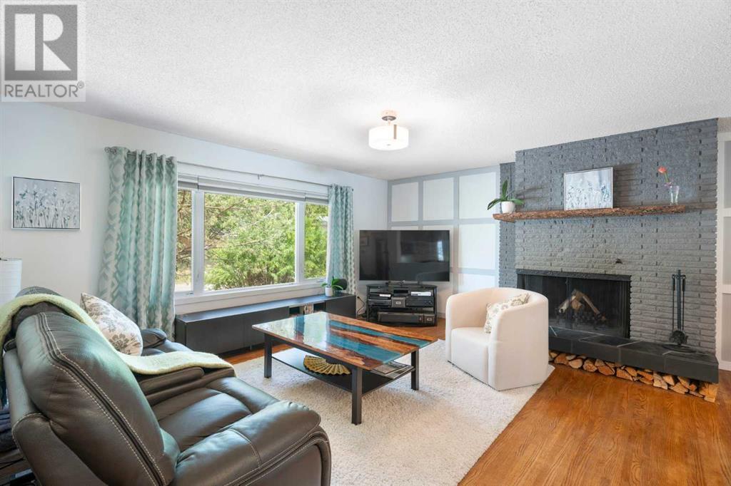 Single Family House Bi-level for Sale in  Bearspaw Drive NW Brentwood Calgary 