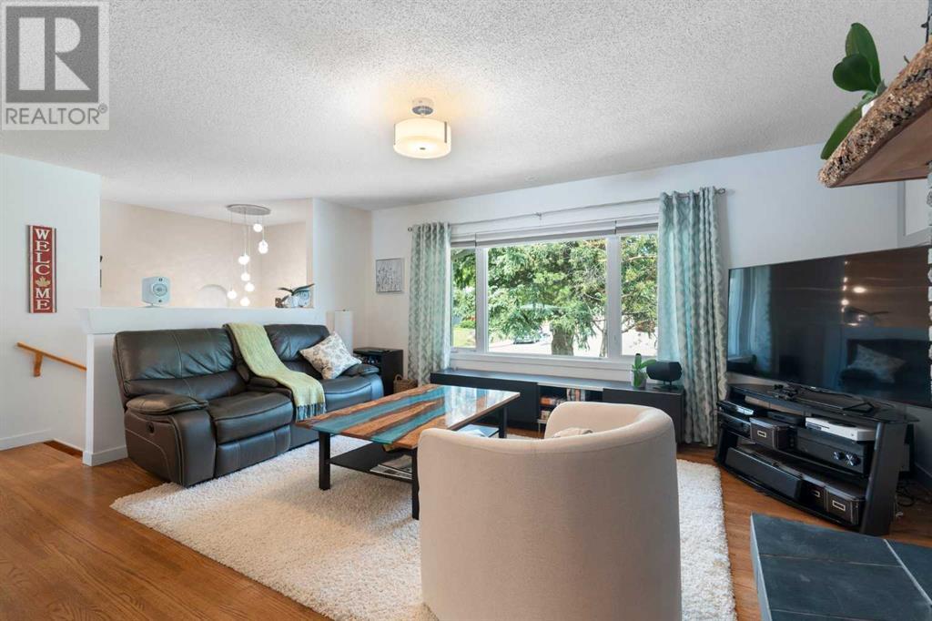 Single Family House Bi-level for Sale in  Bearspaw Drive NW Brentwood Calgary 