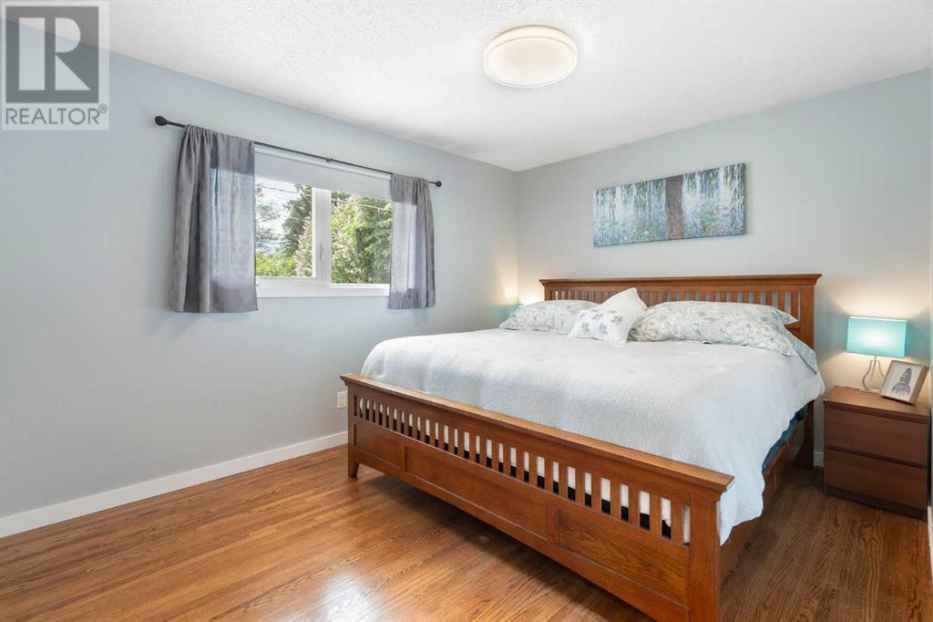 Single Family House Bi-level for Sale in  Bearspaw Drive NW Brentwood Calgary 