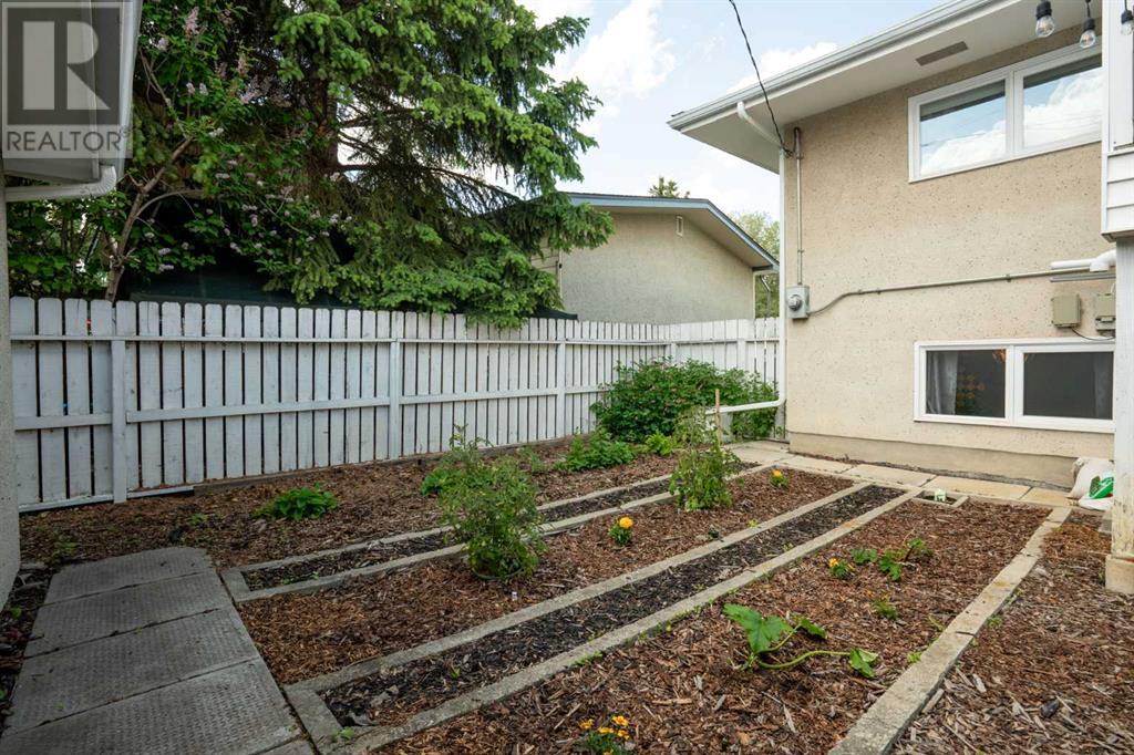 Single Family House Bi-level for Sale in  Bearspaw Drive NW Brentwood Calgary 