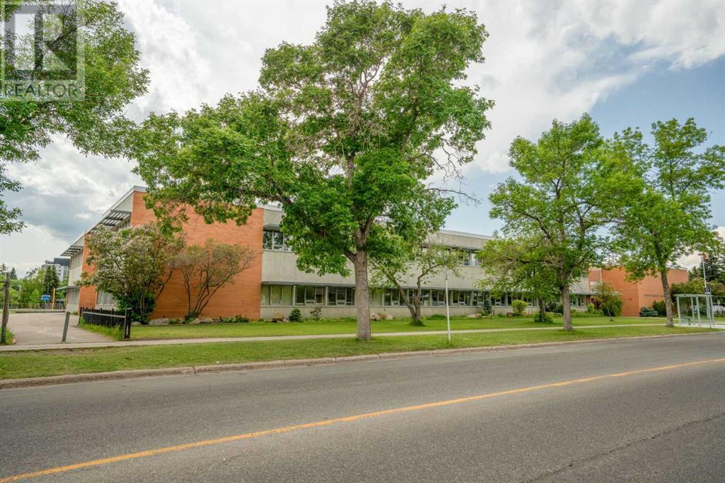 Single Family House Bi-level for Sale in  Bearspaw Drive NW Brentwood Calgary 