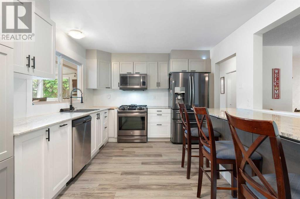 3251 Bearspaw Drive NW, Calgary, Alberta