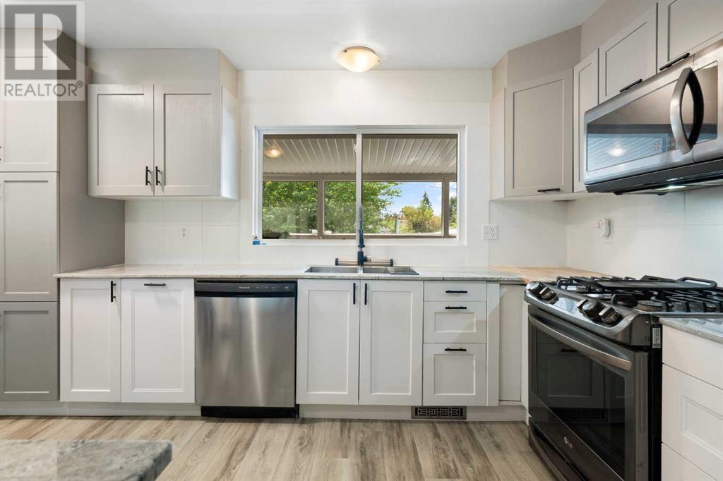 Single Family House Bi-level for Sale in  Bearspaw Drive NW Brentwood Calgary 