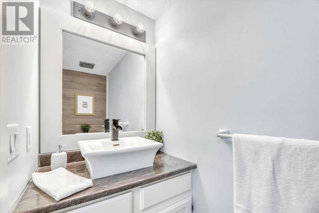 Single Family House for Sale in  Midpark Gardens SE Midnapore Calgary 