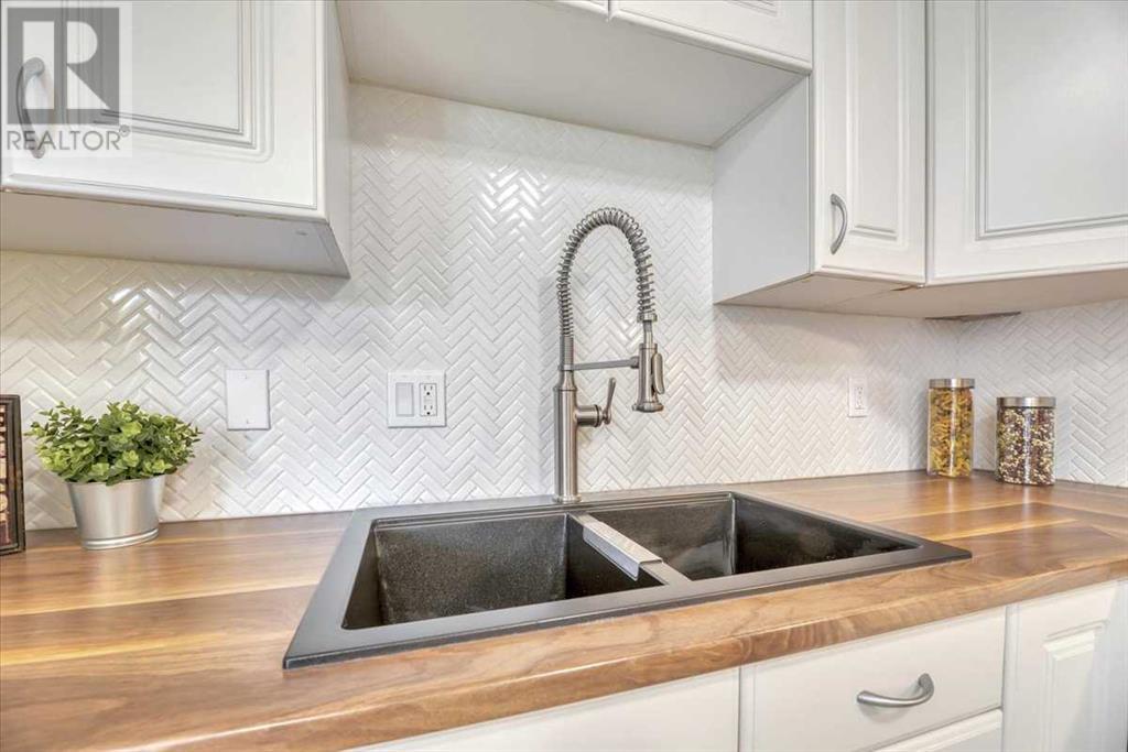 Single Family House for Sale in  Midpark Gardens SE Midnapore Calgary 